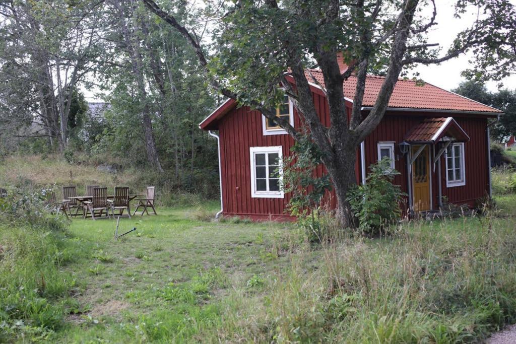 Sjoenaera Stuga Med Bat Och Bastu Ramkvilla Eksteriør bilde