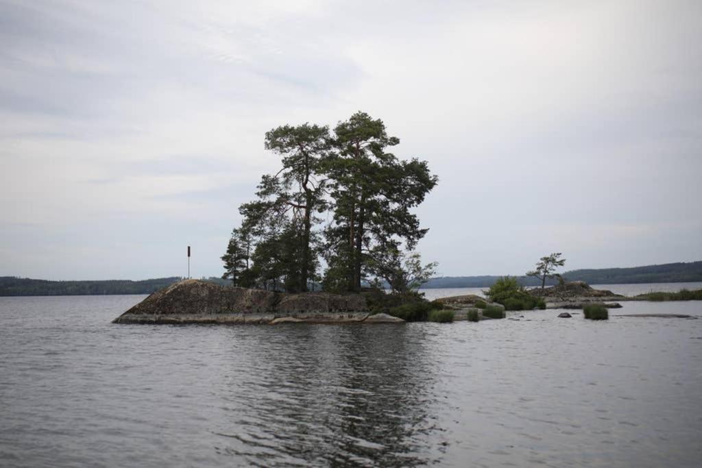 Sjoenaera Stuga Med Bat Och Bastu Ramkvilla Eksteriør bilde