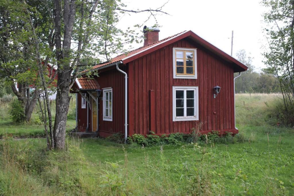 Sjoenaera Stuga Med Bat Och Bastu Ramkvilla Eksteriør bilde