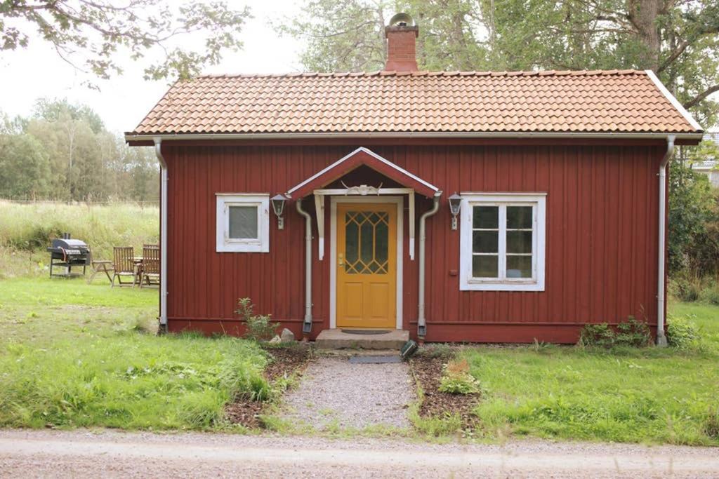 Sjoenaera Stuga Med Bat Och Bastu Ramkvilla Eksteriør bilde