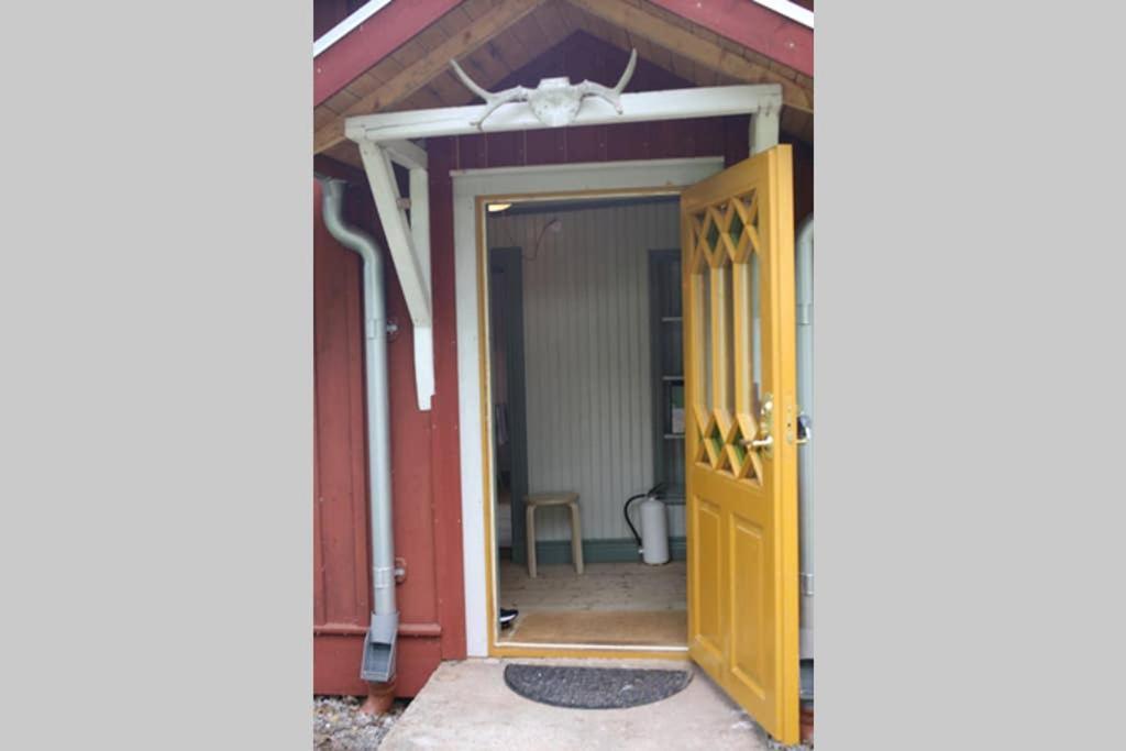 Sjoenaera Stuga Med Bat Och Bastu Ramkvilla Eksteriør bilde